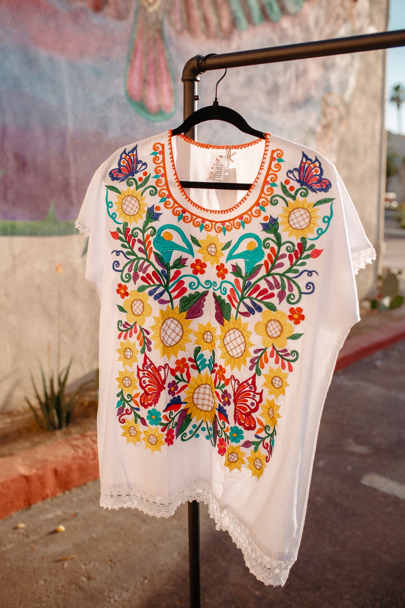 White Huipil Encaje Relleno - XL Orange Trim
