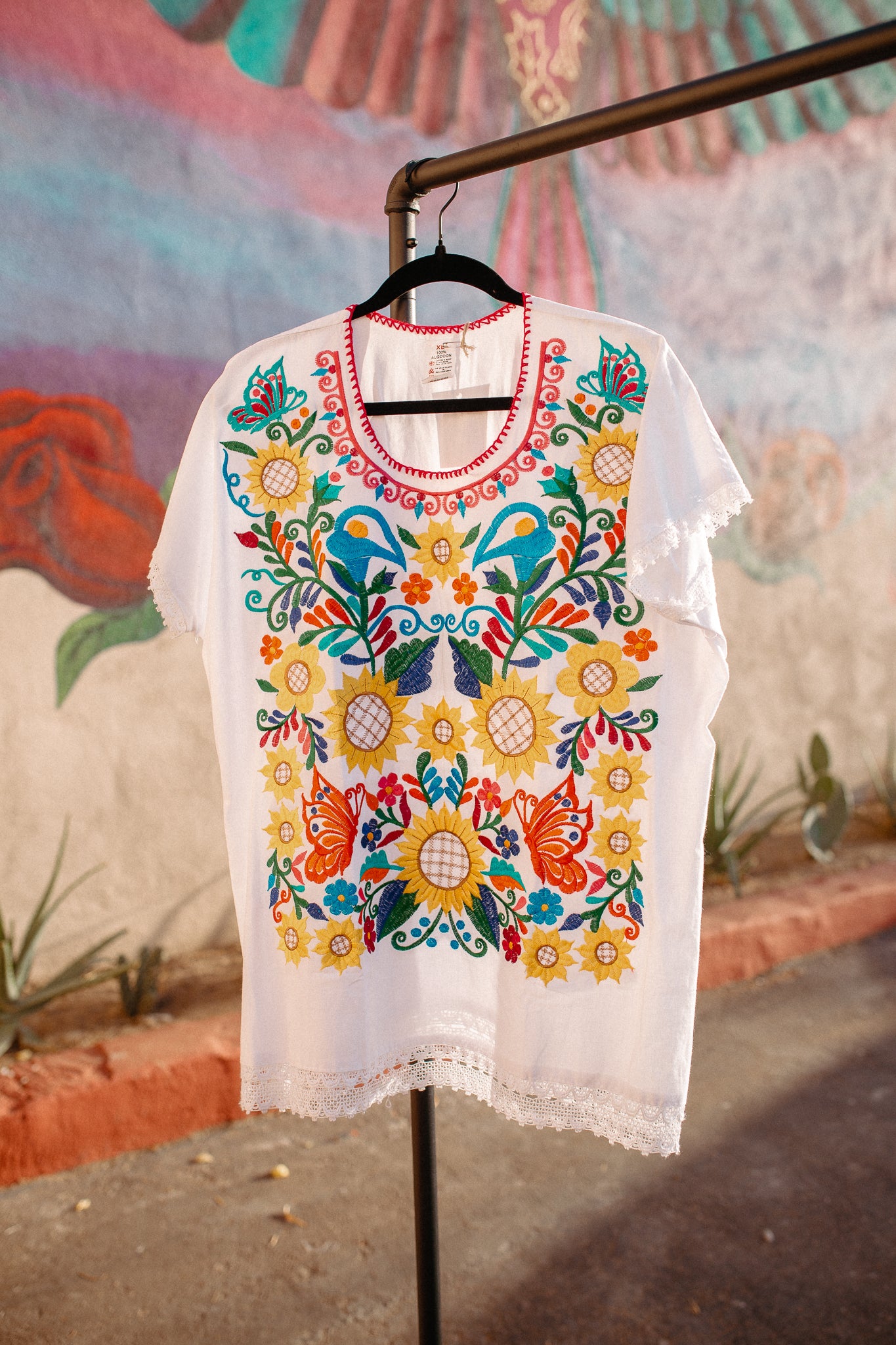 White Huipil Encaje Relleno - XL Pink Trim