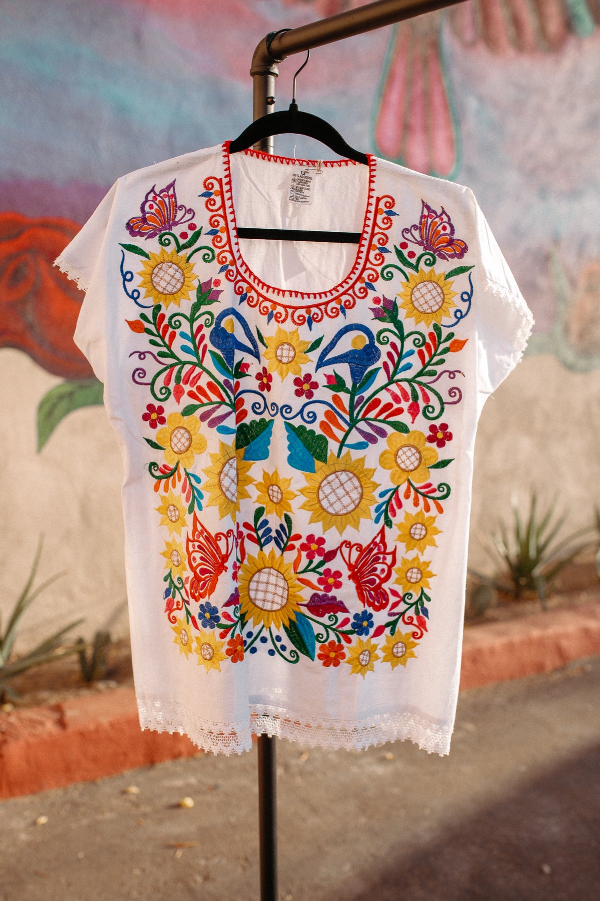 White Huipil Encaje Relleno - Large Red Trim