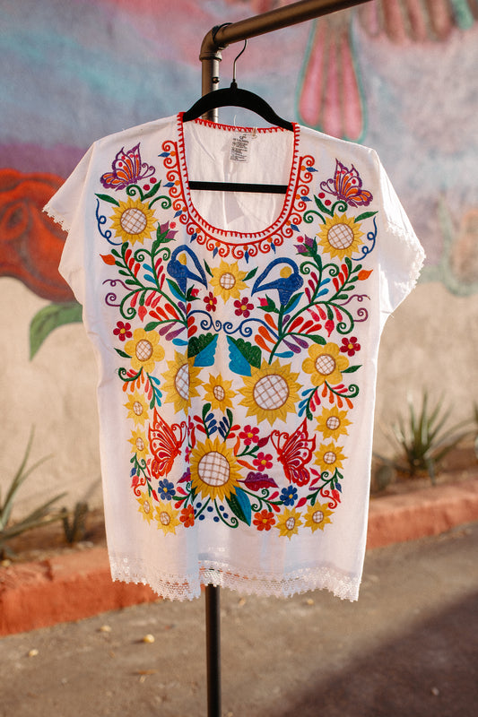 White Huipil Encaje Relleno - Large Red Trim
