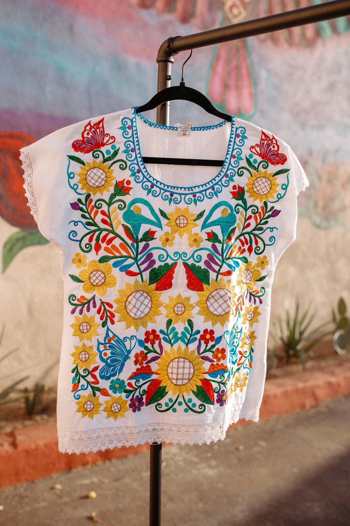 White Huipil Encaje Relleno - Medium Blue Trim