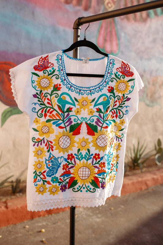 White Huipil Encaje Relleno - Medium Blue Trim